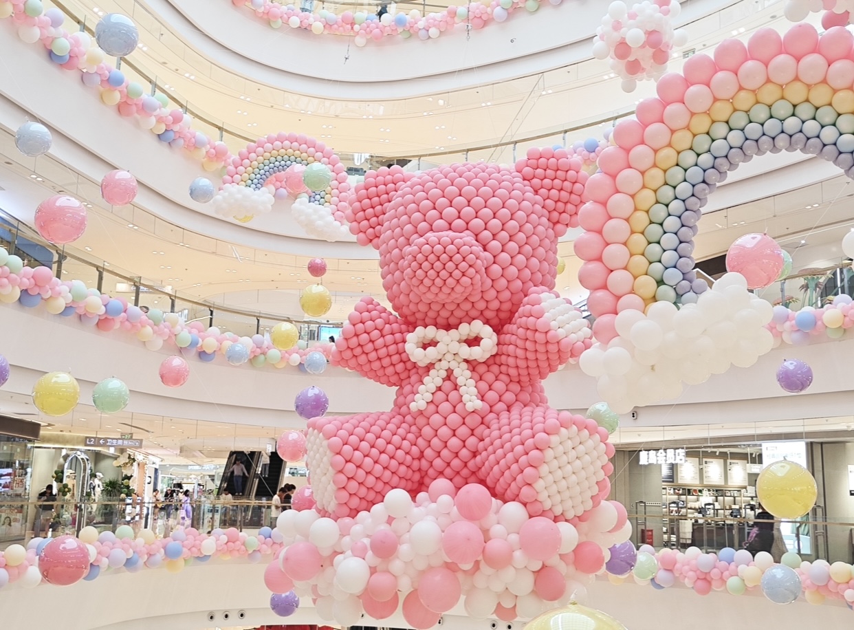 粉色马卡龙抱抱熊气球展