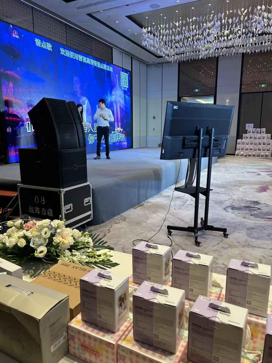 户内外大屏，线阵音响，灯光，舞台，龙门架