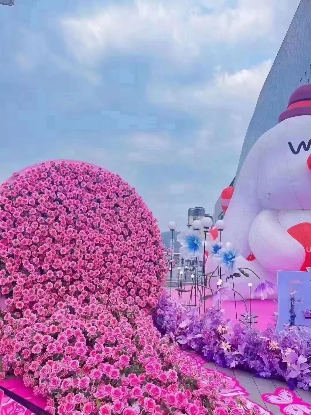 网红花束，网红毛绒兔美陈装置