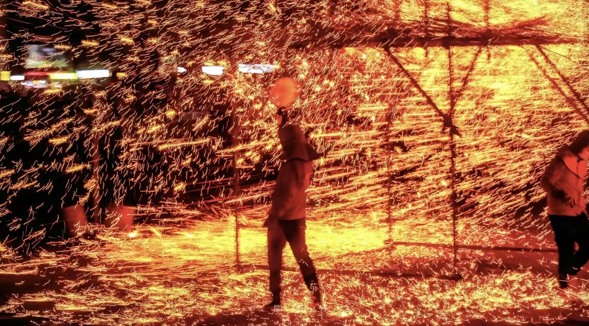 非遗打铁花—全国—元宵
