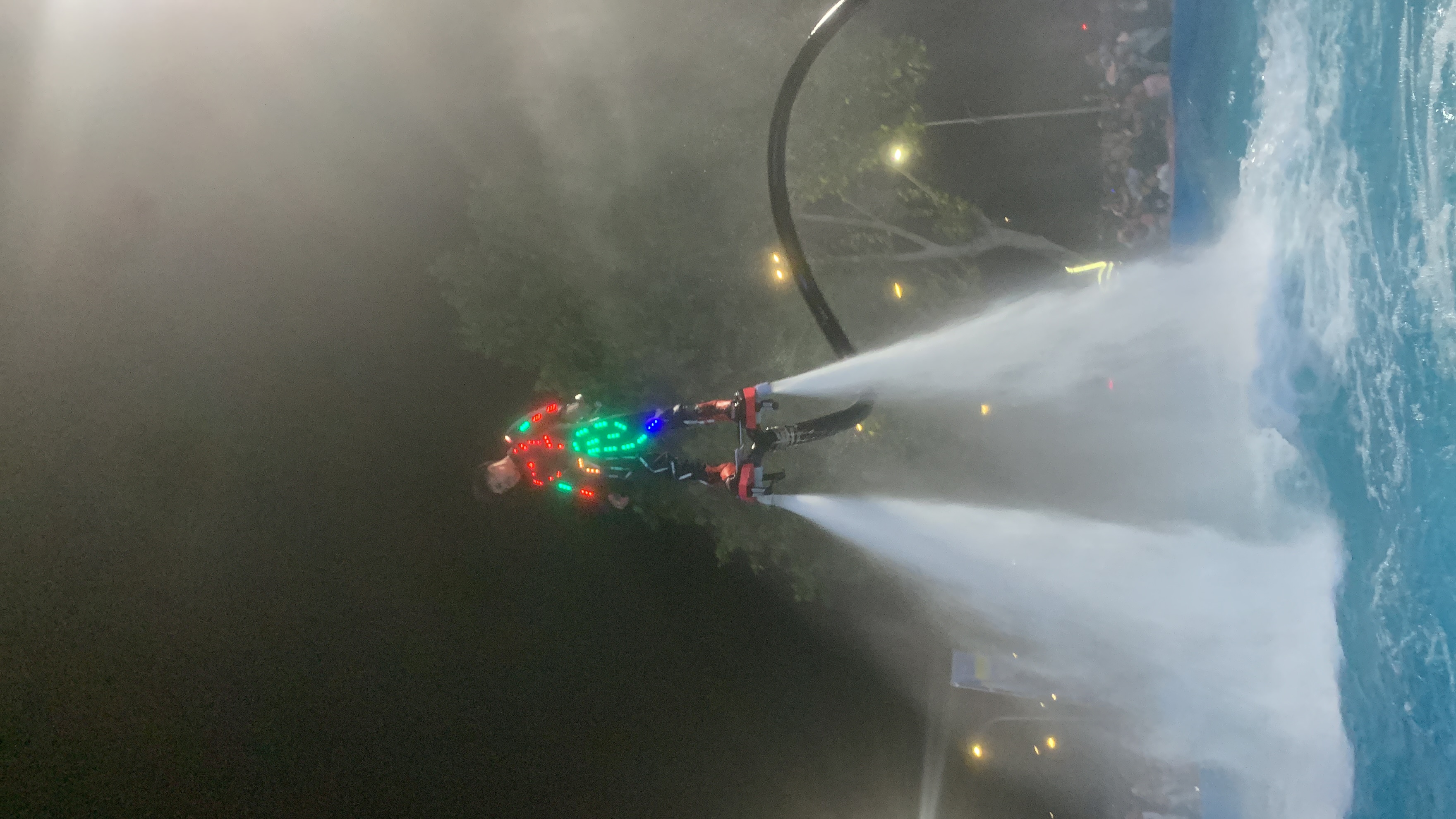 水上飞人表演