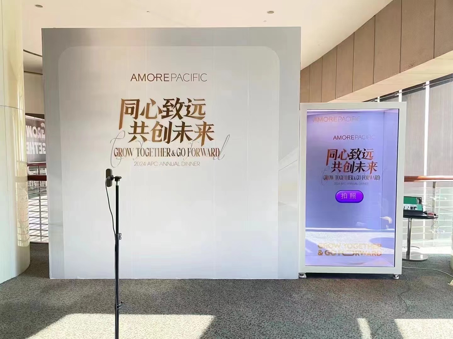 AI人体复刻机漫画变脸拍照互动装置
