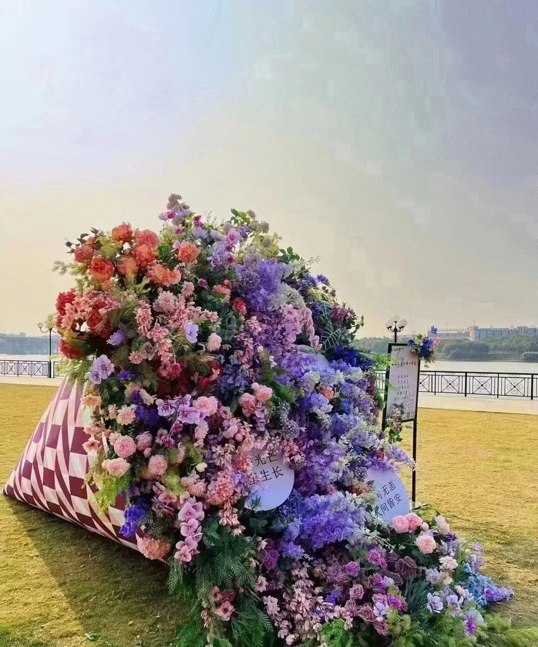 网红打卡七夕巨型花束