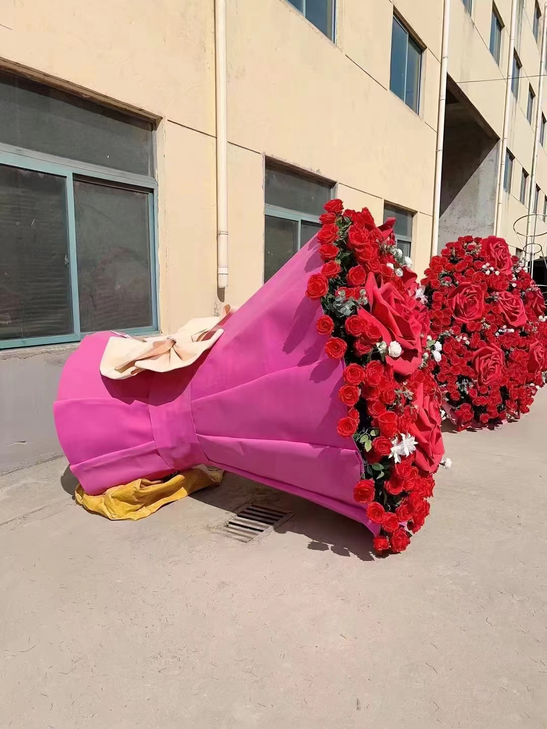  美陈大花束玫瑰鲜花摆件鲜花摆件