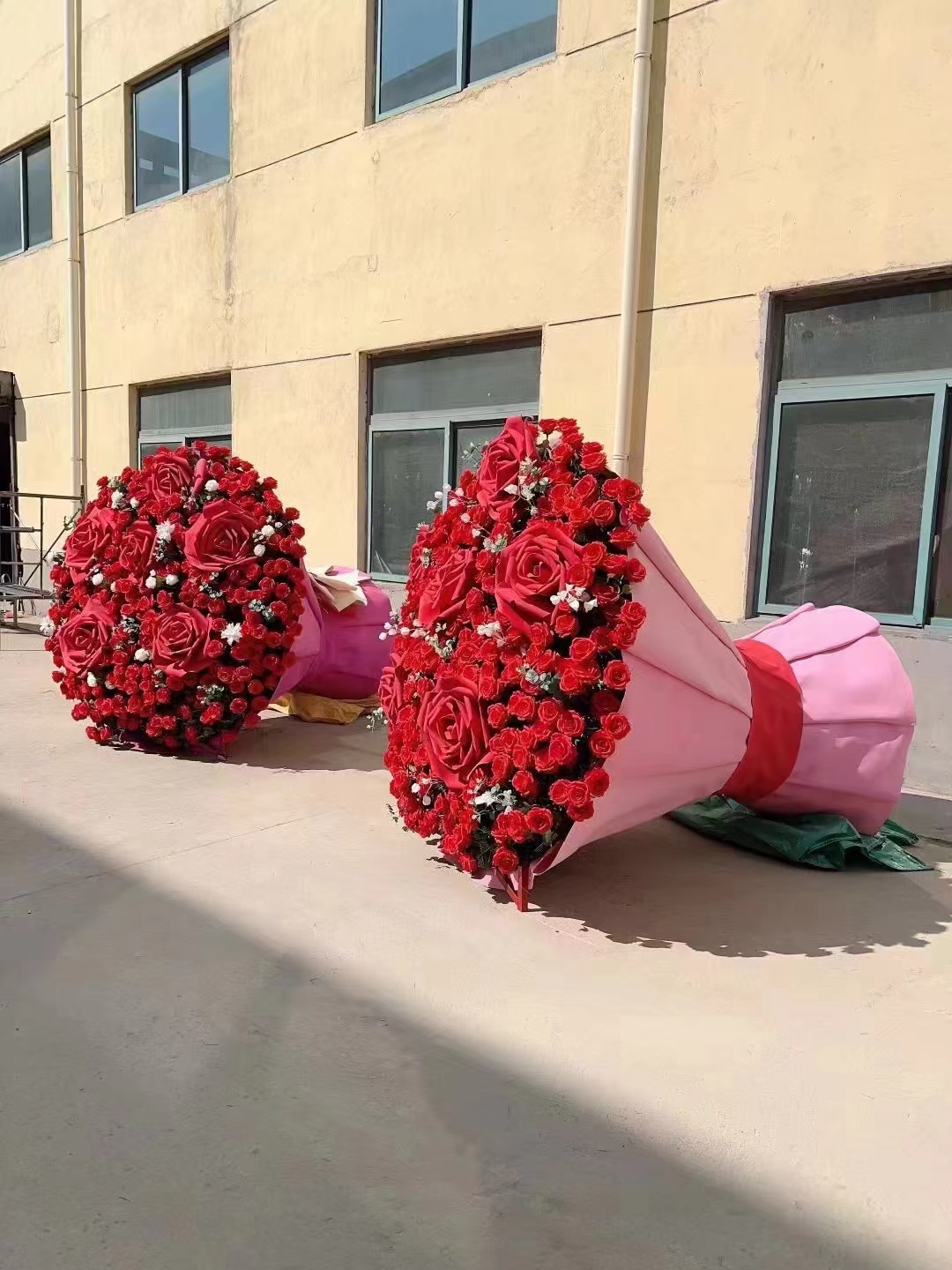 美陈大花束玫瑰鲜花摆件鲜花摆件