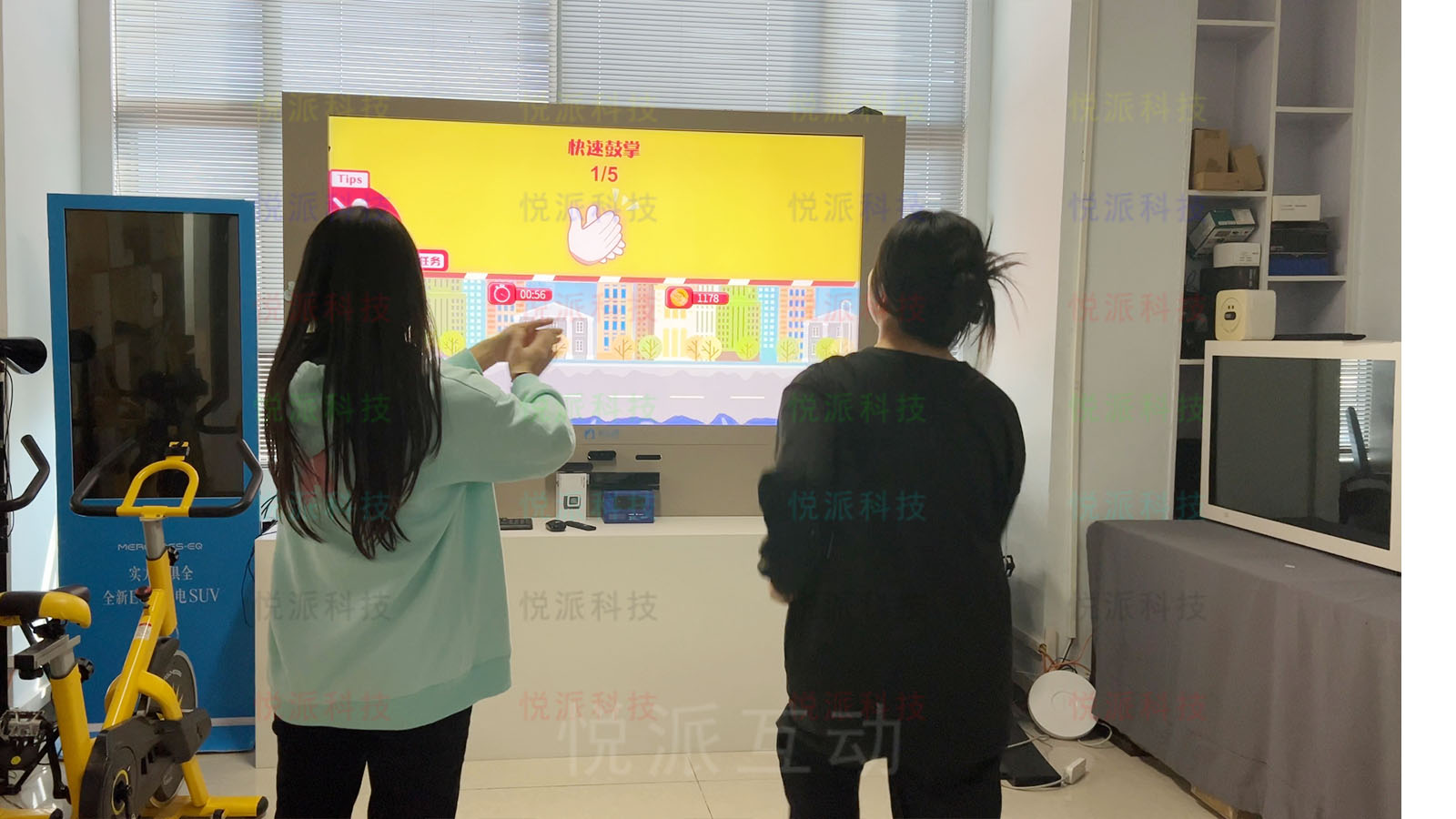 奔跑类体育竞速游戏创意互动借势营销装置
