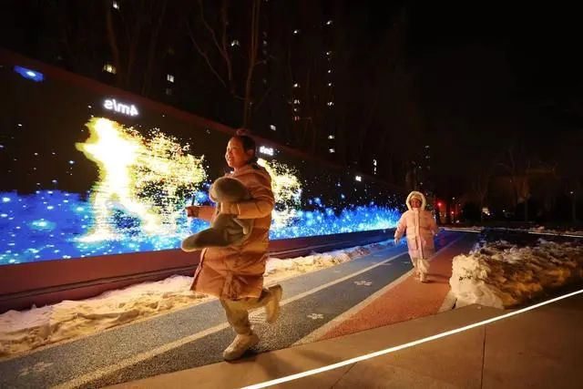 奔跑类体育竞速游戏创意互动借势营销装置