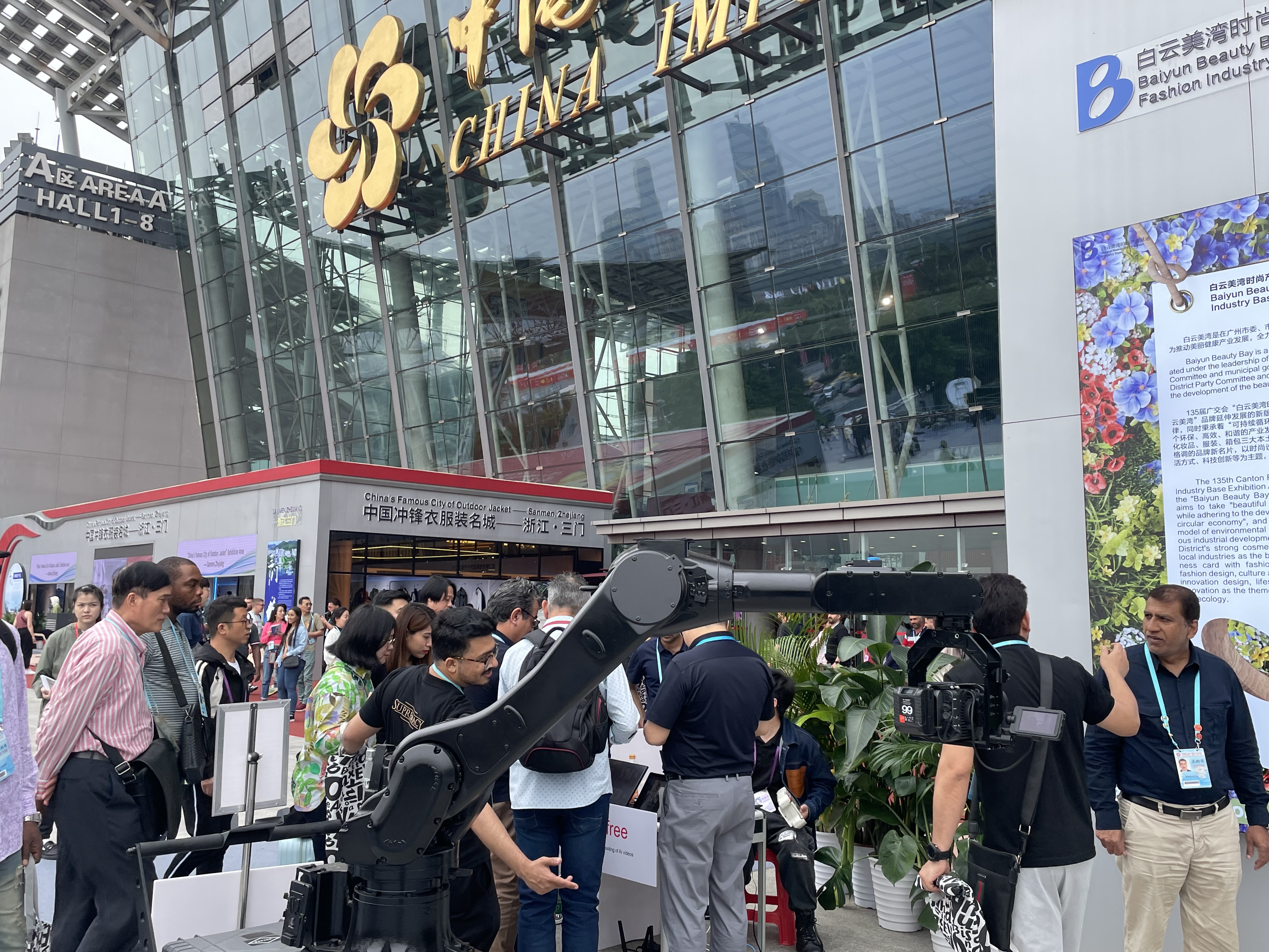 展会上路过都会打卡的AI慢镜头拍摄