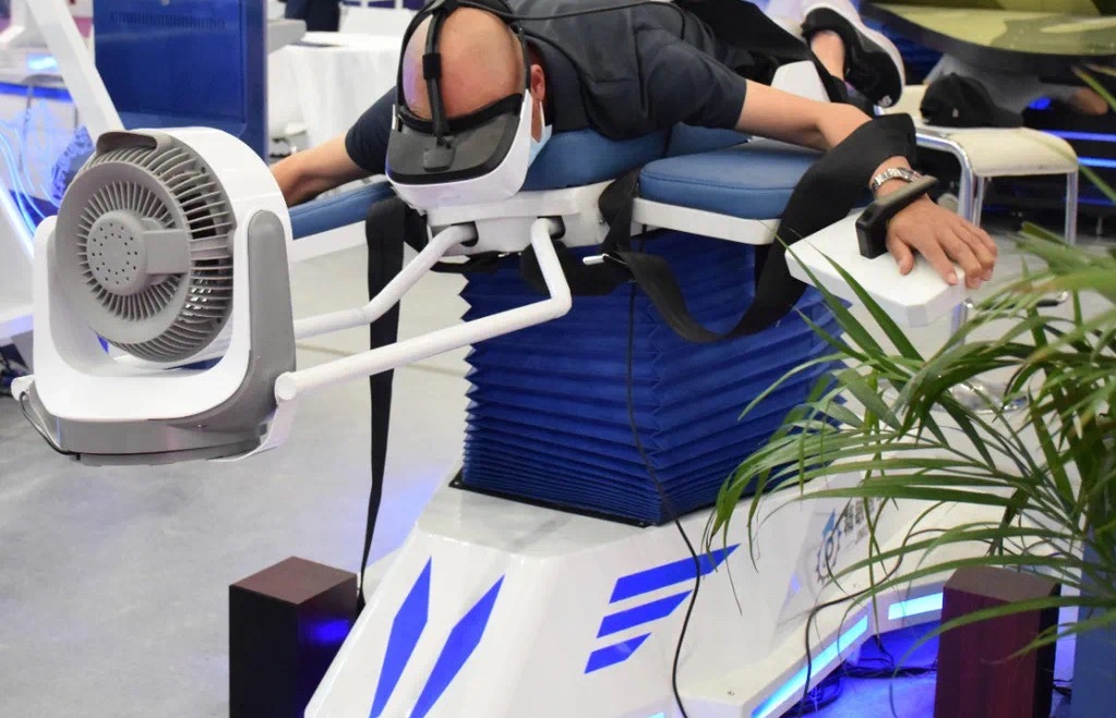 大型vr设备电玩vr体验馆商场游乐动感赛车机太空舱虚拟现实一