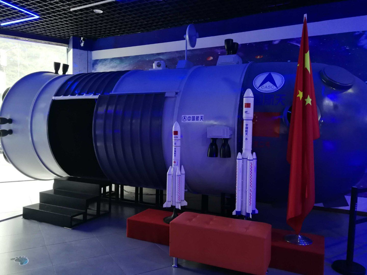大型vr设备电玩vr体验馆商场游乐动感赛车机太空舱虚拟现实一