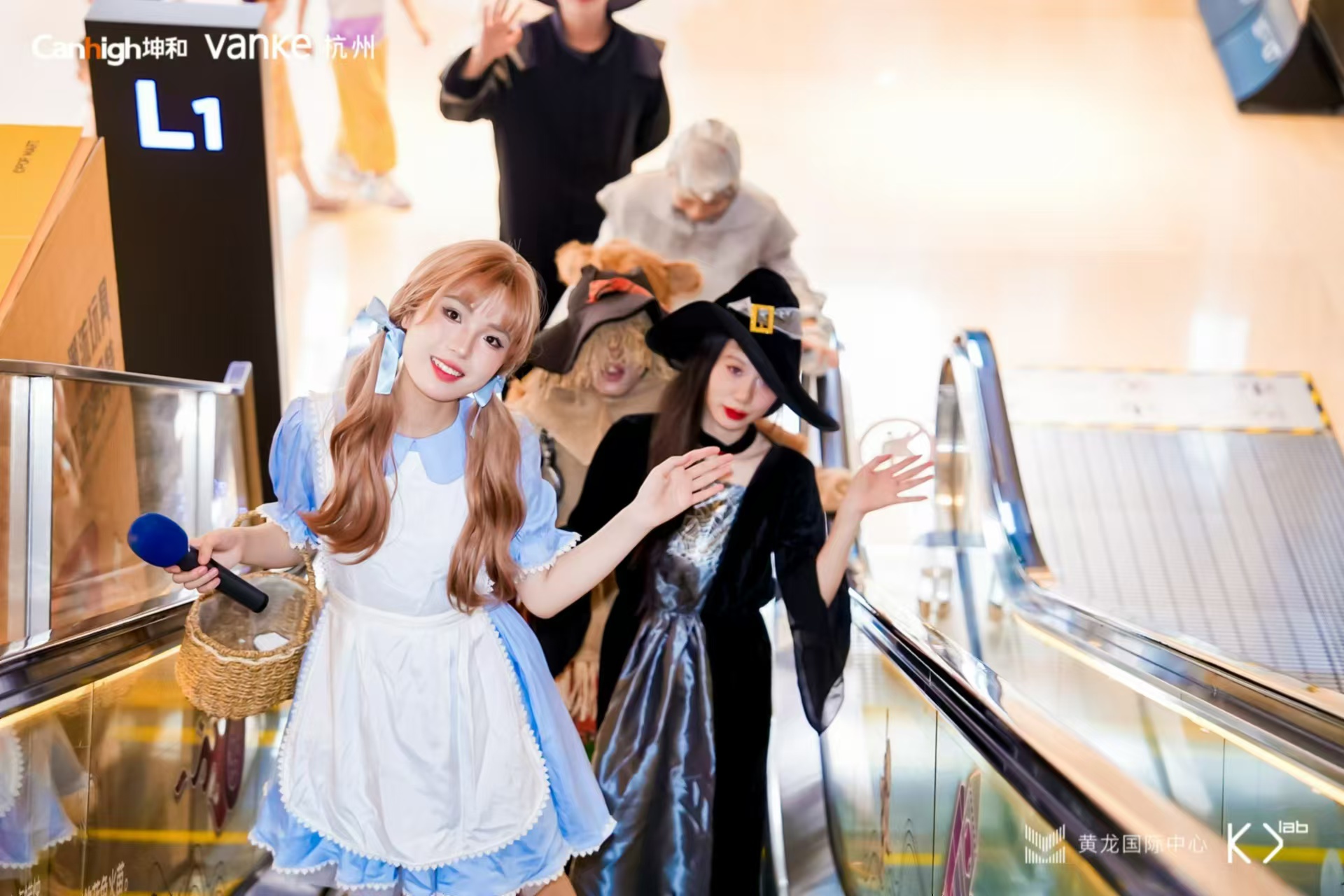 万圣巡游女巫魔法演出