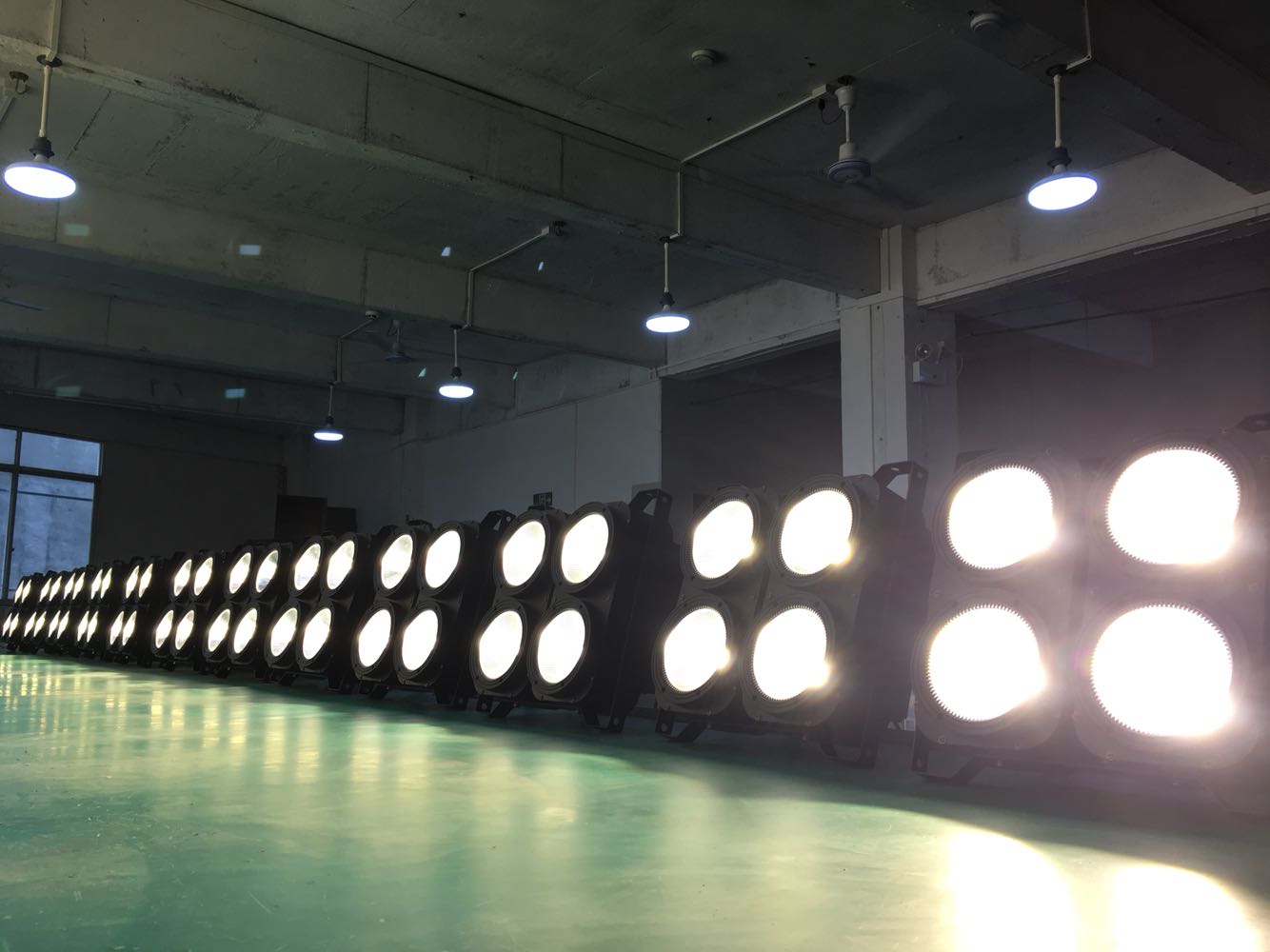 光束灯面光灯LED染色帕灯效果灯激光灯租赁