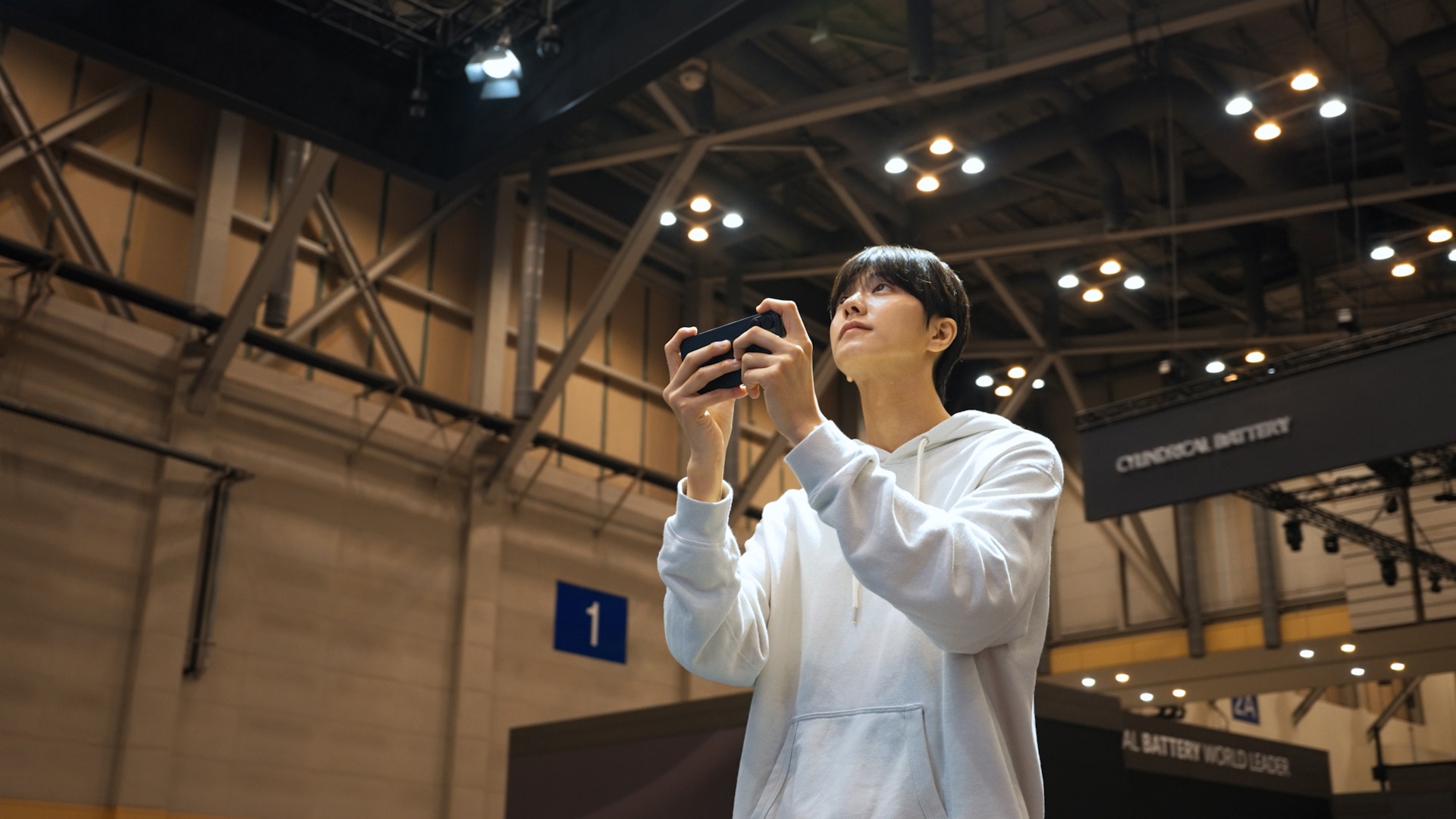 车展潮玩创意—LUCKY GRAB幸运抓球机