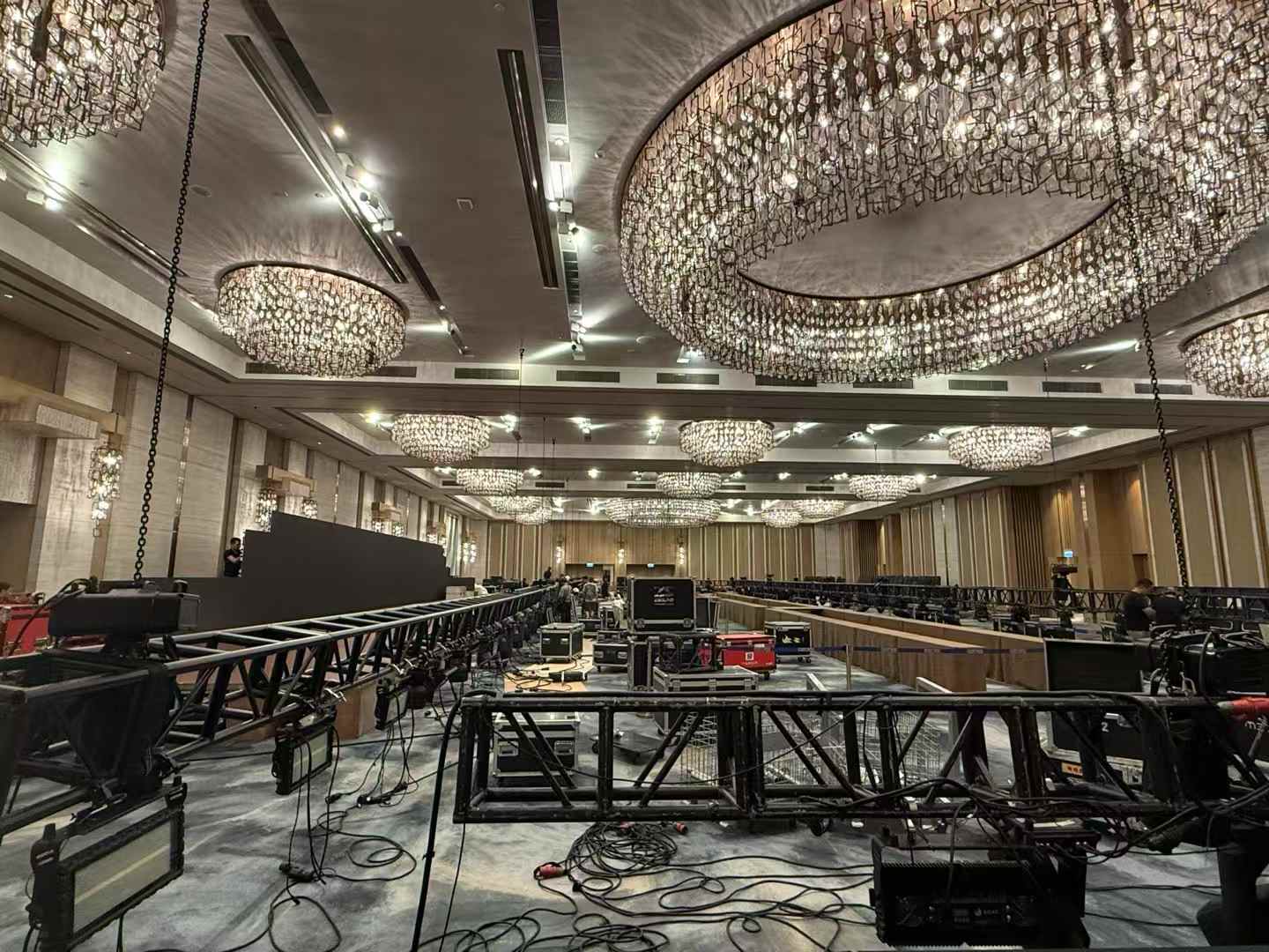 香港业务可滴滴｜舞美设计 灯光音响大屏搭建