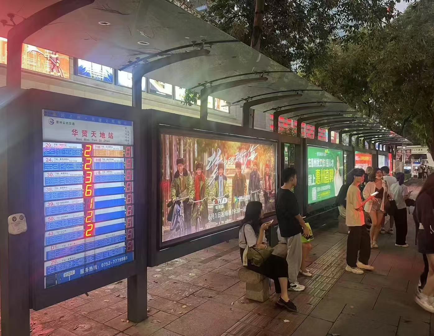 独家候车厅灯箱广告