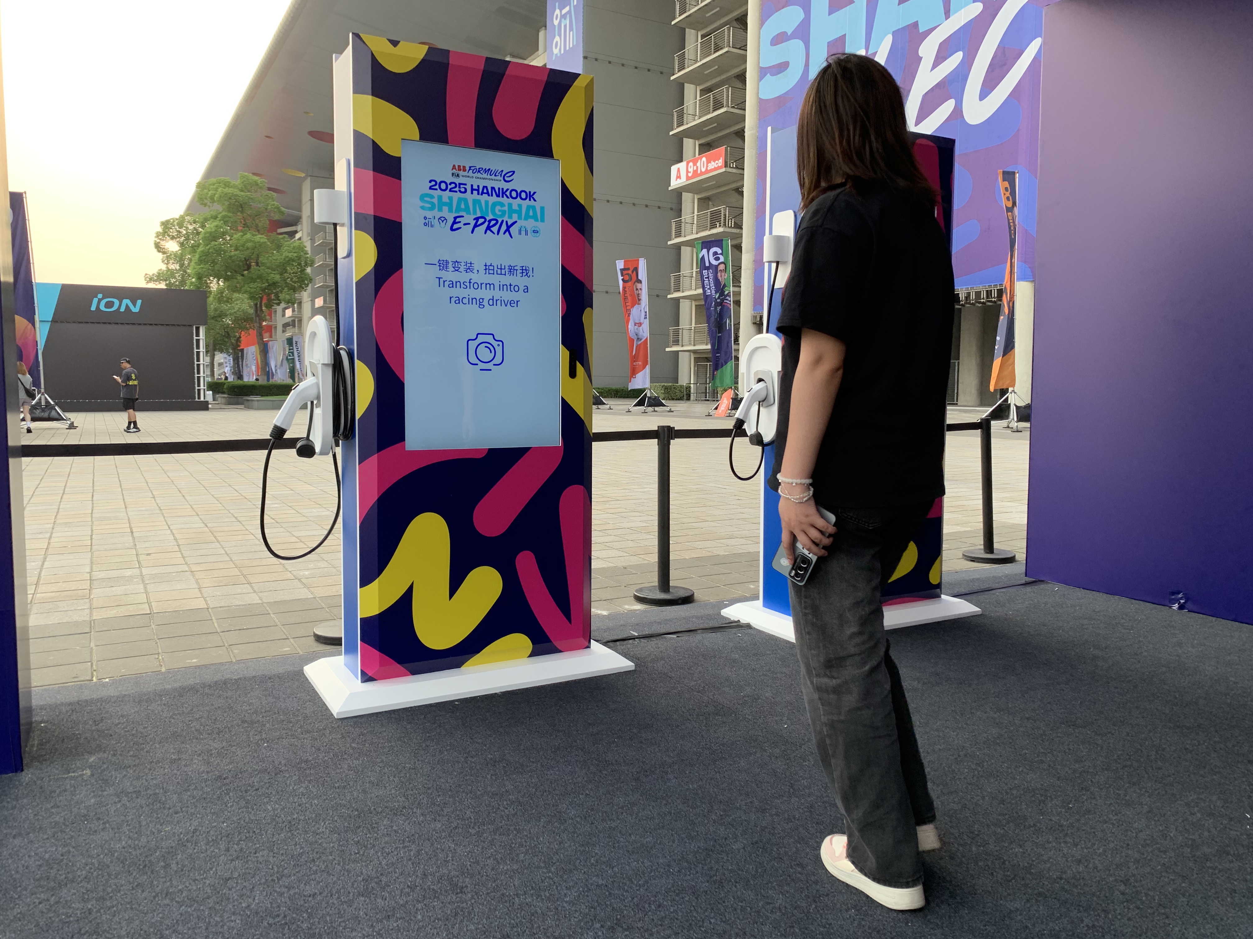 AI赛车手变装  一键换装赛车手 展会定制AI换装拍照装置 