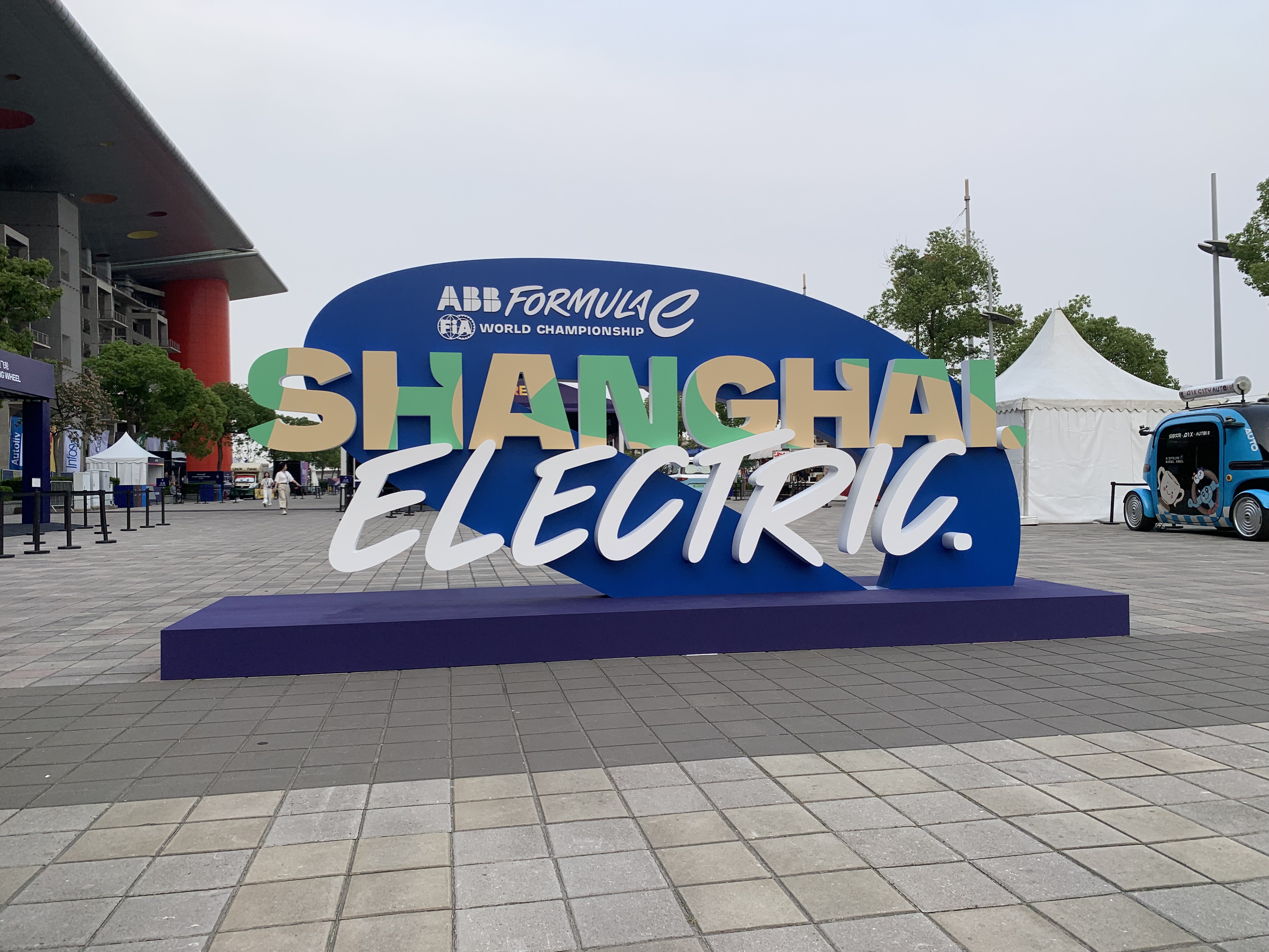 AI赛车手变装  一键换装赛车手 展会定制AI换装拍照装置 