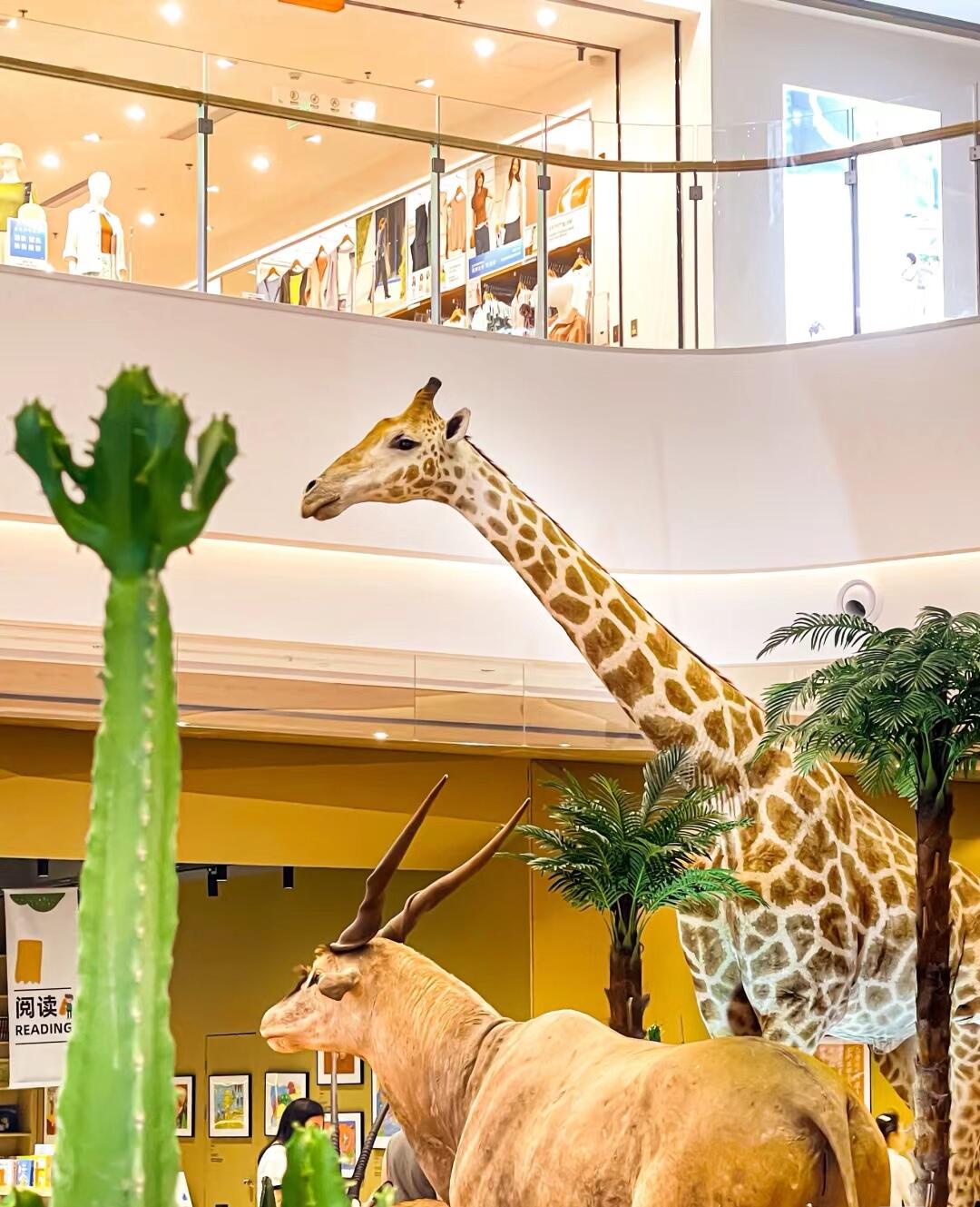 仿真动物标本长颈鹿狮子老虎非洲动物大迁徙