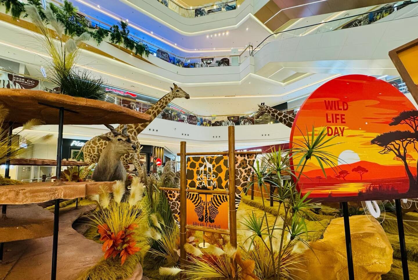 仿真动物标本长颈鹿狮子老虎非洲动物大迁徙