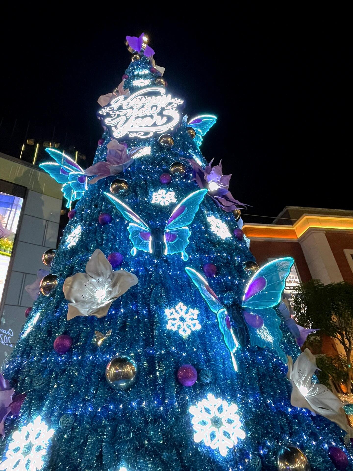 圣诞树美陈装置可定制需要的 联系索亚图册