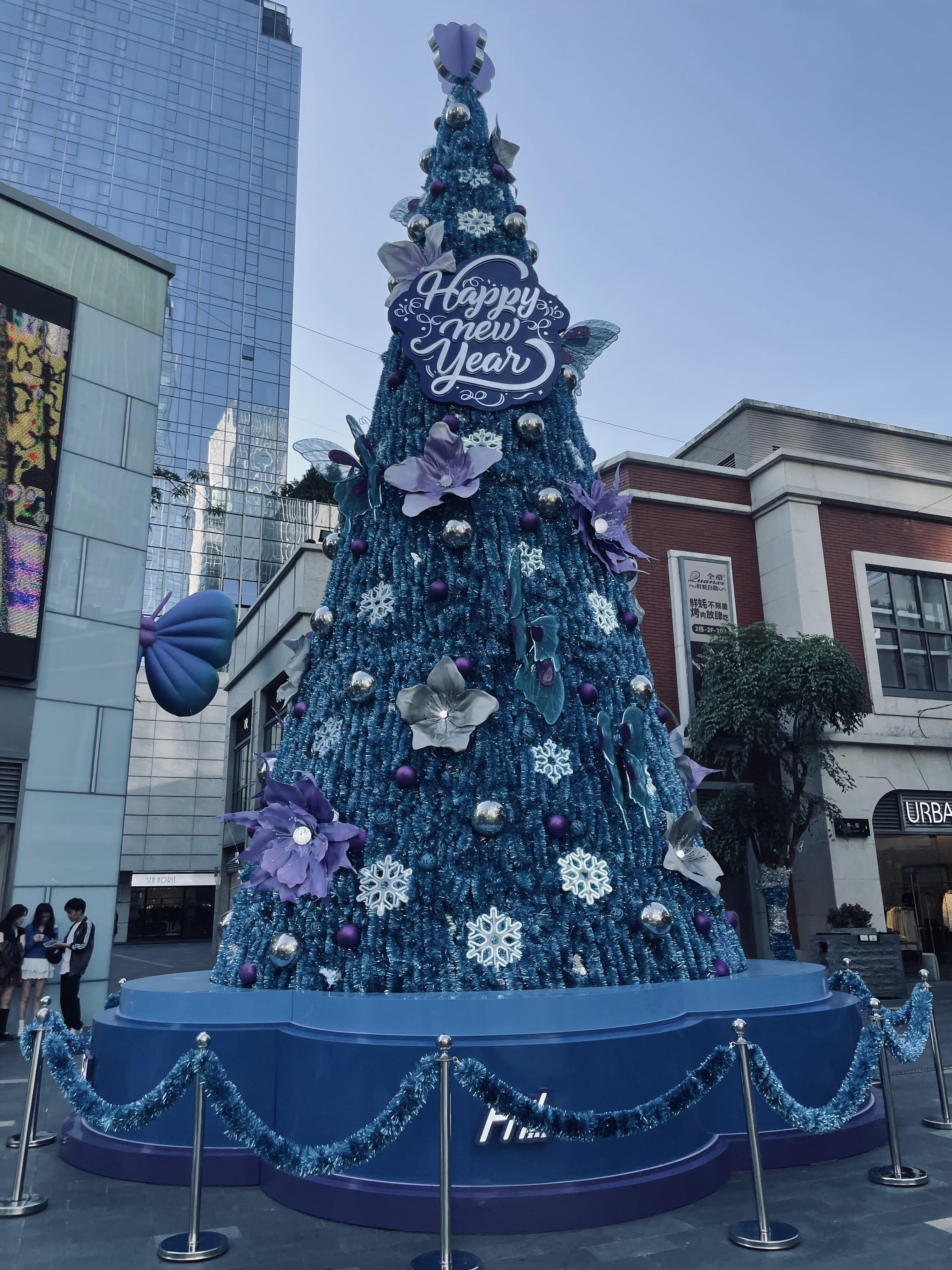 圣诞树美陈装置可定制需要的 联系索亚图册