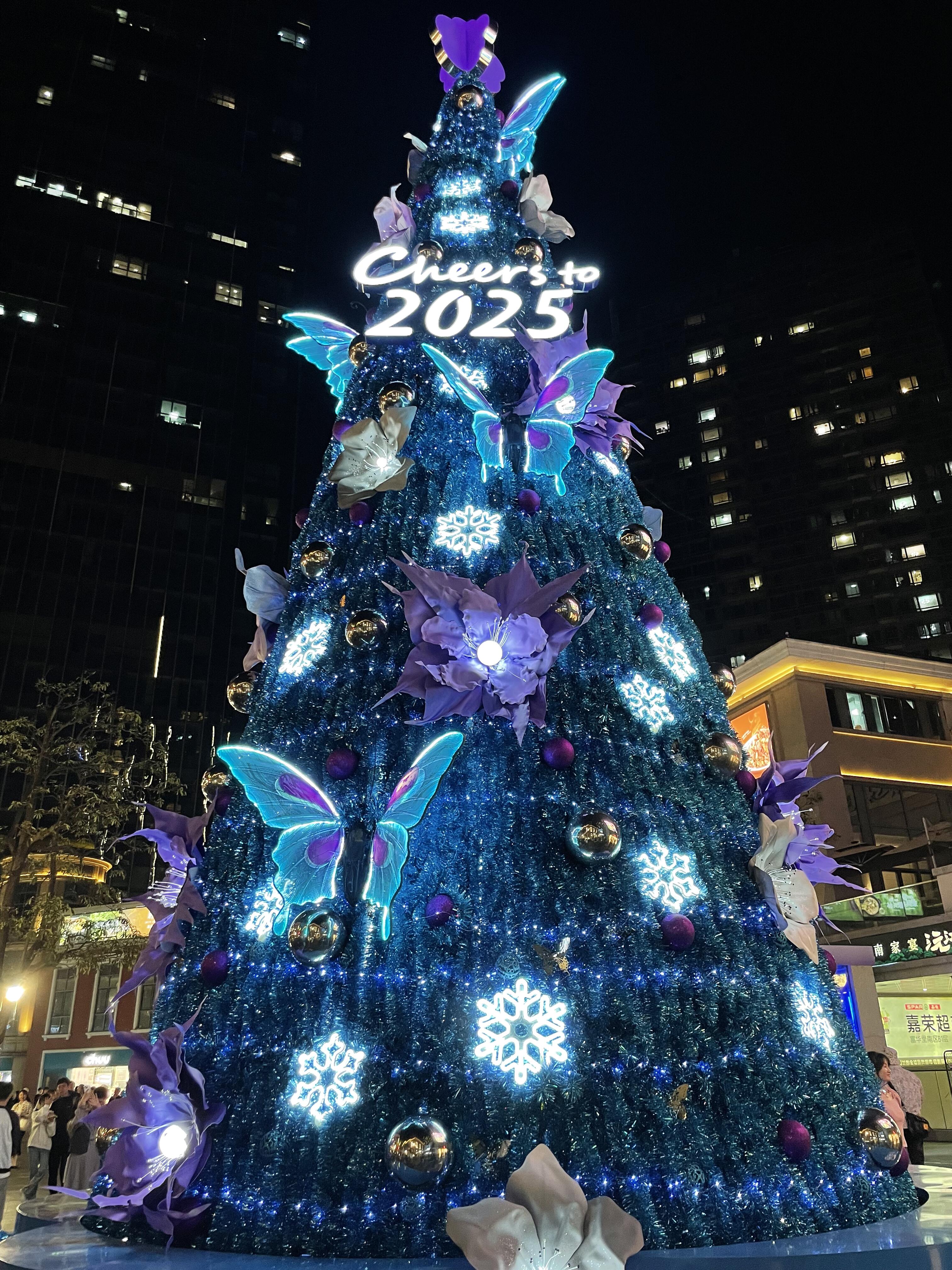 圣诞树美陈装置可定制需要的 联系索亚图册