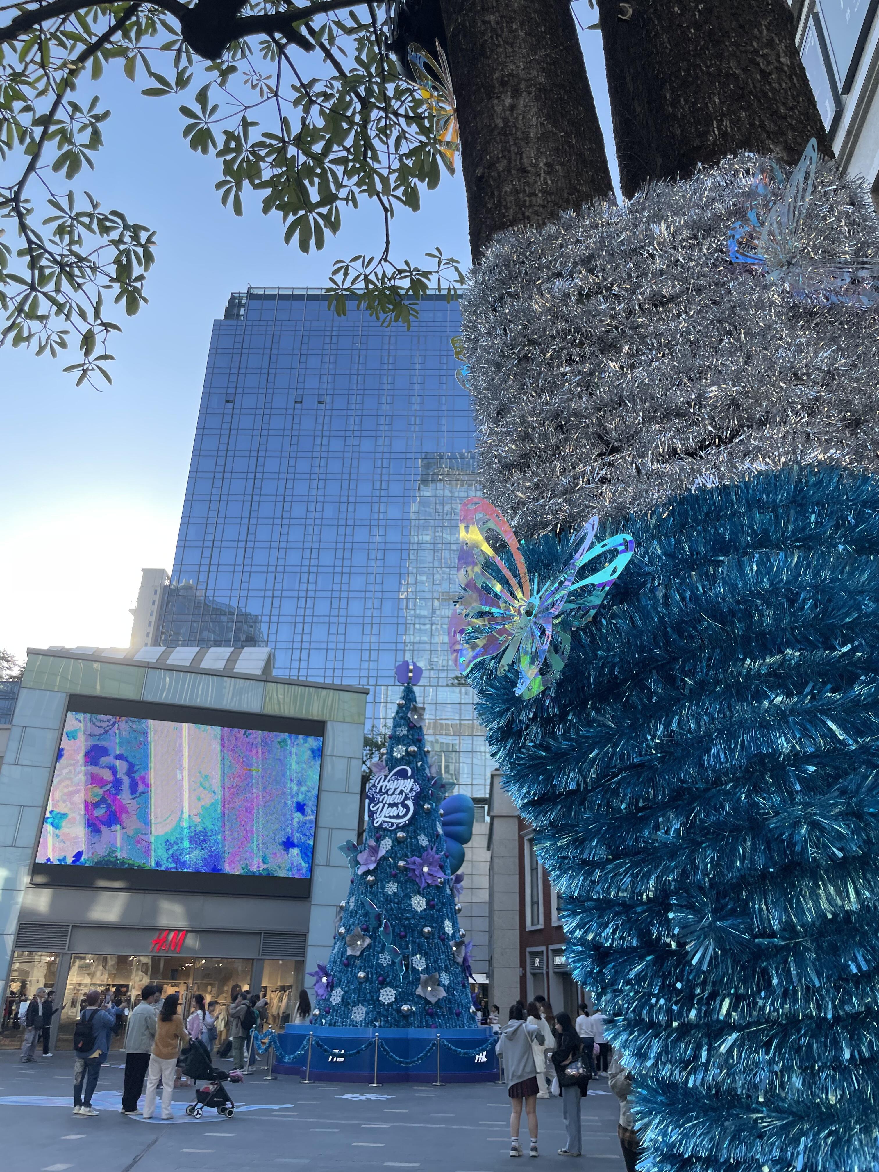 圣诞树美陈装置可定制需要的 联系索亚图册