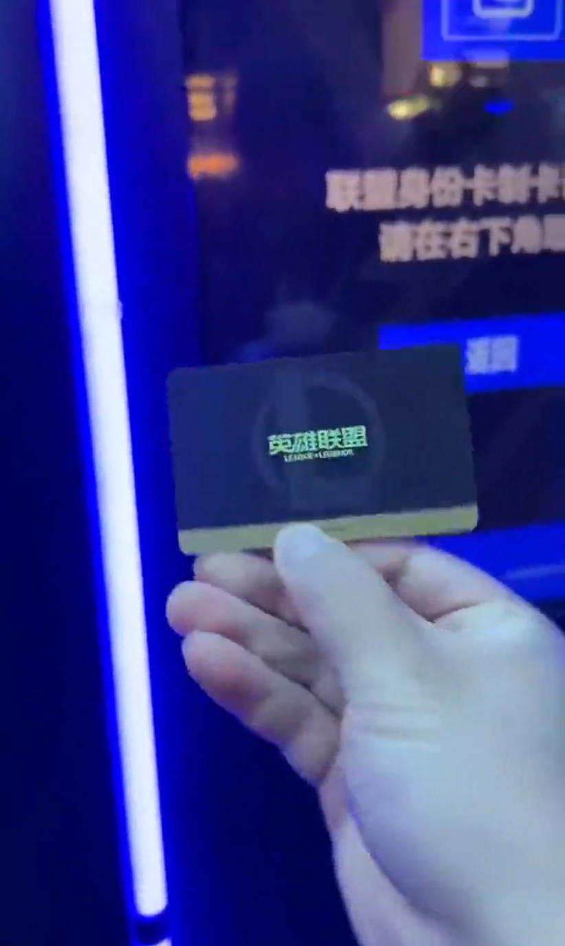 AI制卡机拍照互动装置