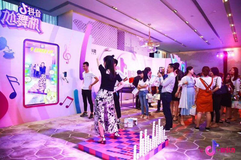 尬舞机/跳舞机/AI智能识别跳舞机互动暖场神器/尬舞评分系统