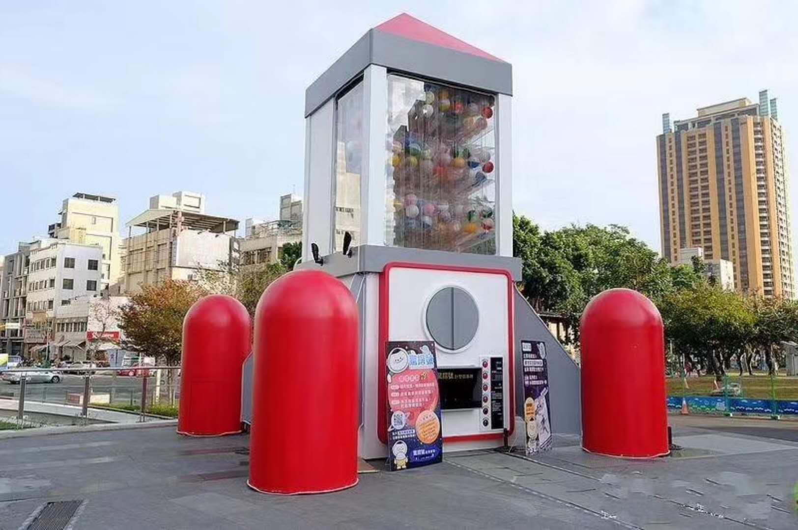 大型扭蛋机定制商场娱乐扭蛋机四米扭蛋机租赁商用暖场活动道具
