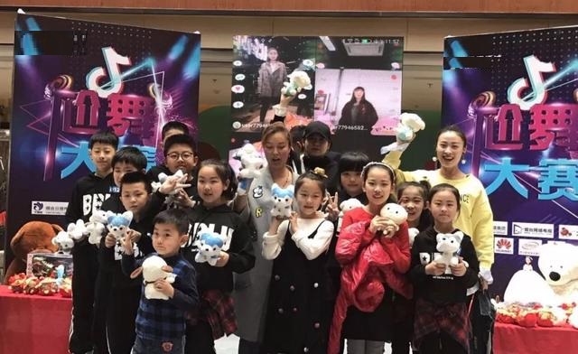 尬舞机/跳舞机/AI智能识别跳舞机互动暖场神器/尬舞评分系统