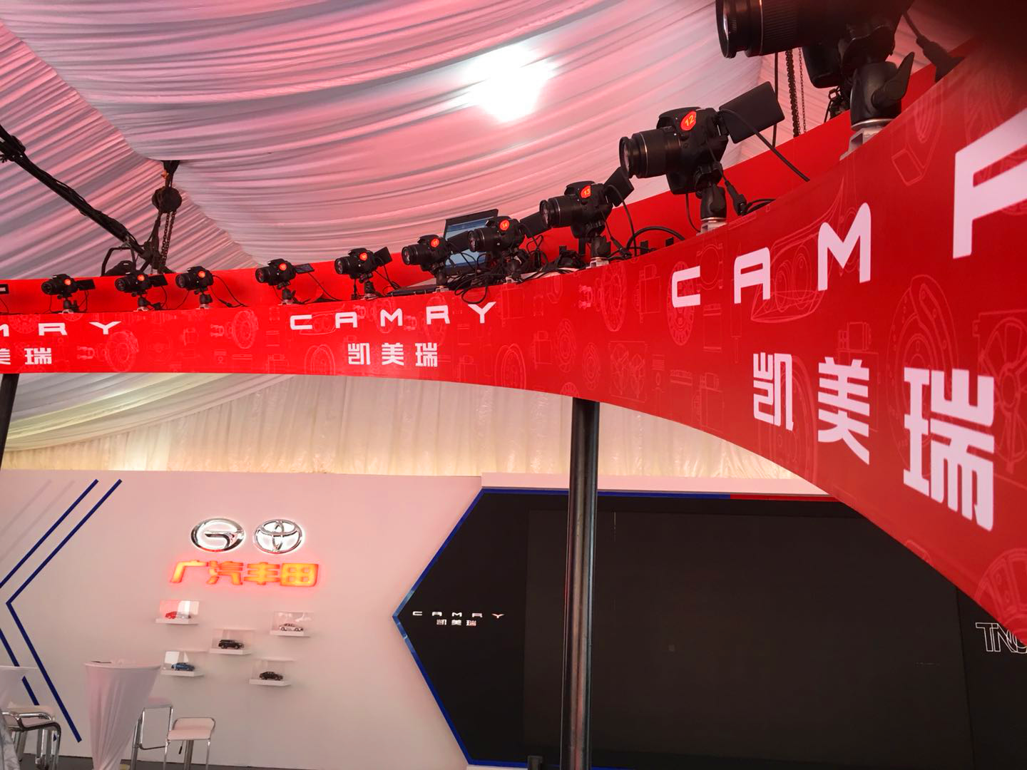 大圈360度子弹环拍绝对科技互动暖场装置