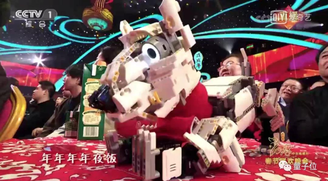 春晚同款跳舞机器狗，机器狗舞蹈