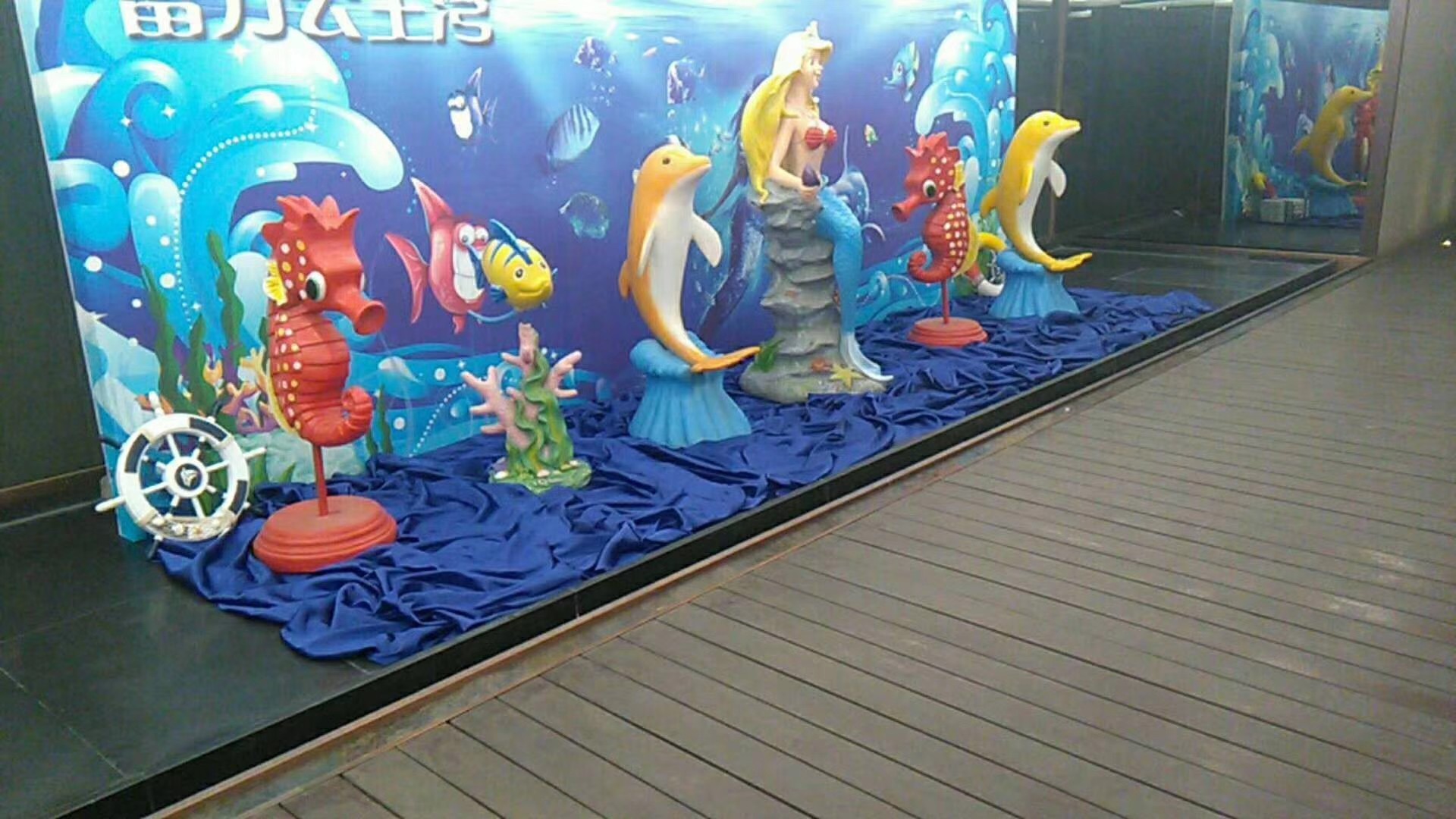 海洋展<font style="color: #FF8F00 !important;">美人鱼</font>海豚玻璃钢展览道具