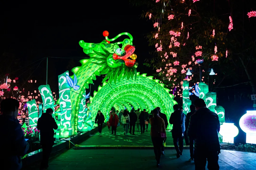 宝塔式大型花灯