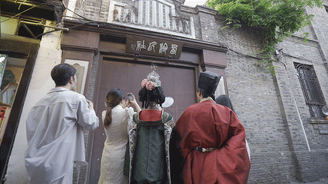 4、AR实景解谜探索.gif
